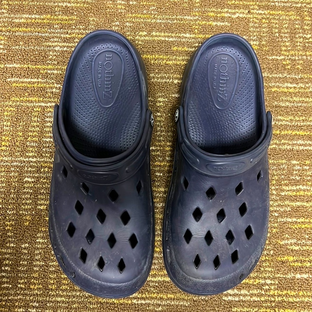nothinZ classic adult men’s clogs in color navy